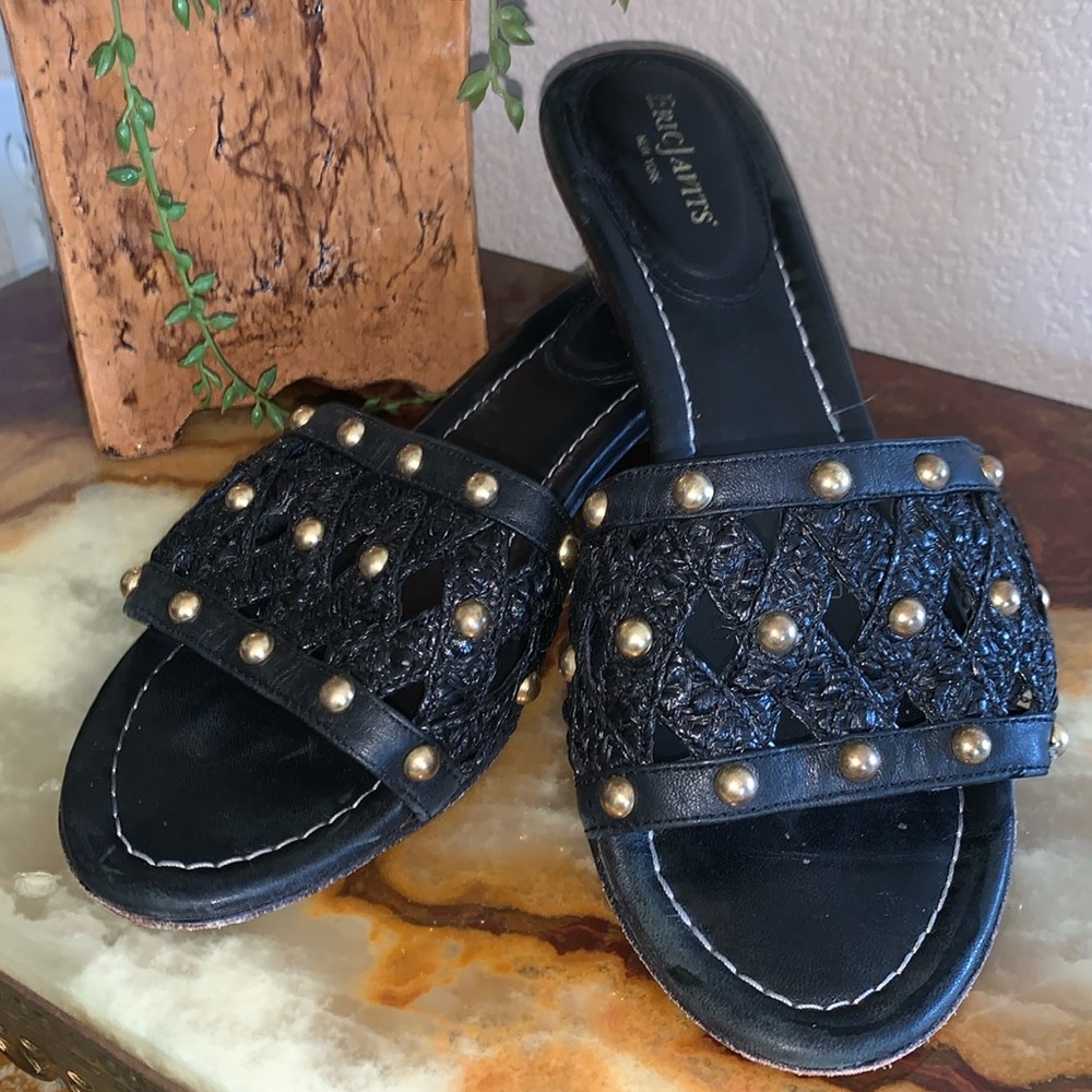 ERIC JAVITS NEW YORK black leather sandals 1.5” heel, woven, gold studs. 9N EUC